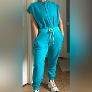 women’s Figs teal XL scrub set